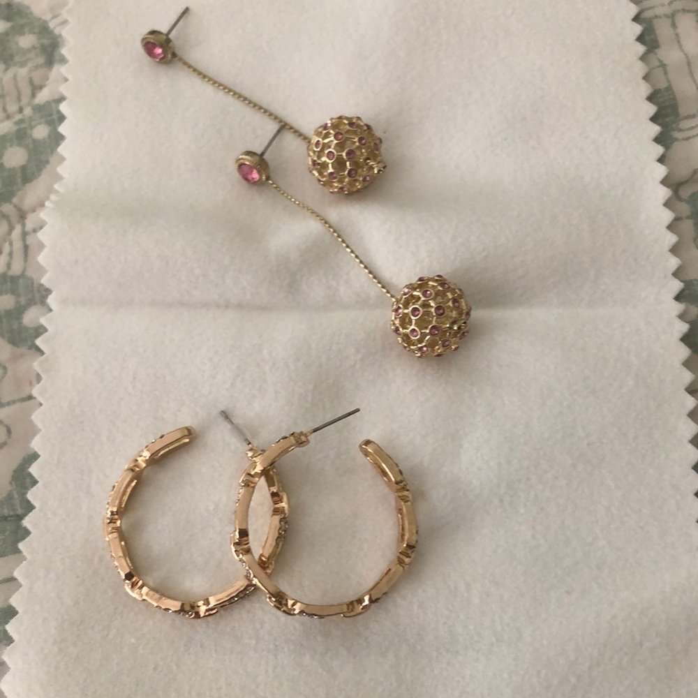 2 pairs fun earrings